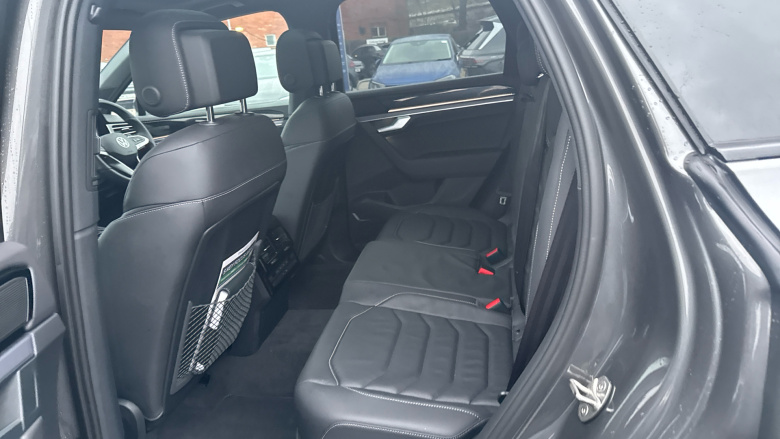 Volkswagen Touareg 3.0 V6 TDI 4Motion 286 Black Edition 5dr Tip Auto Diesel Estate